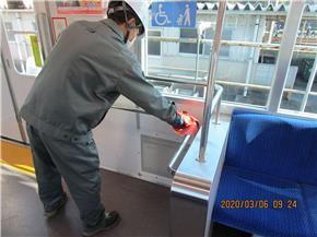 地下鉄の清掃の様子