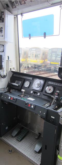 5050形車両乗務員室写真