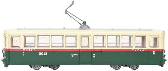 市電2000型の横からの画像