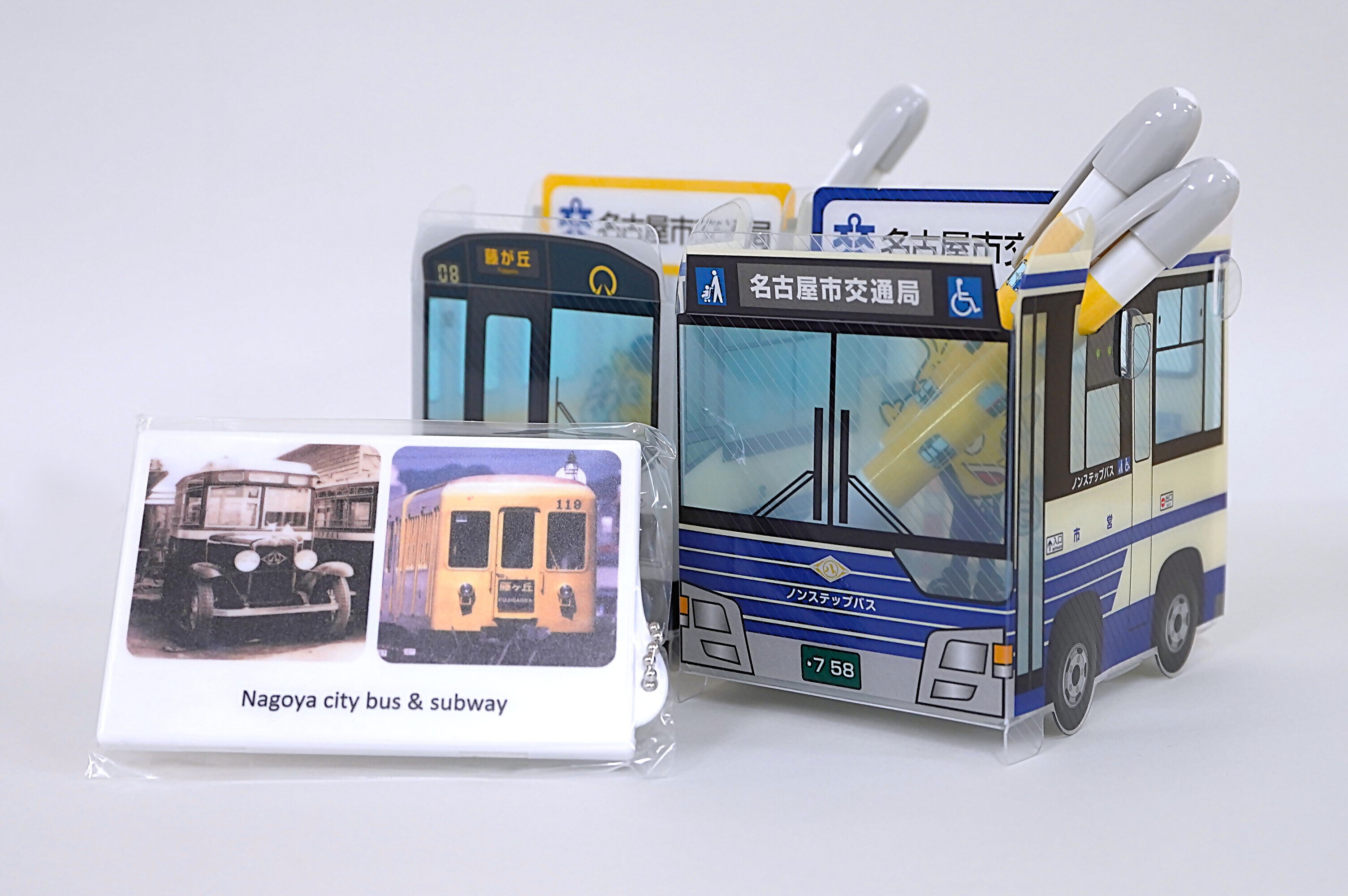 タッチアンドゴー(ICカード専用パスケース)と組立スマホペンスタンドの写真